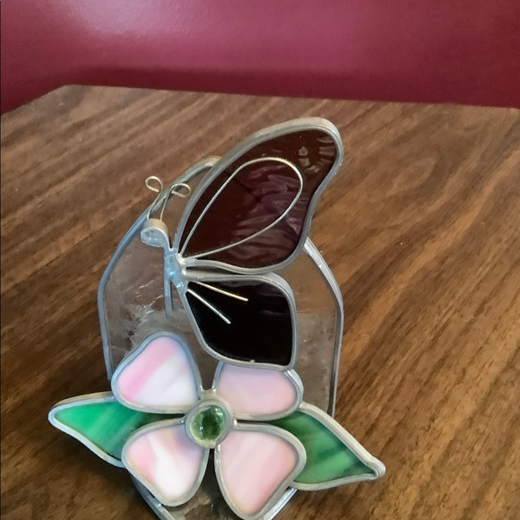 Beautiful handmade stained glass butterfly on a flower - Picture 2 of 8
